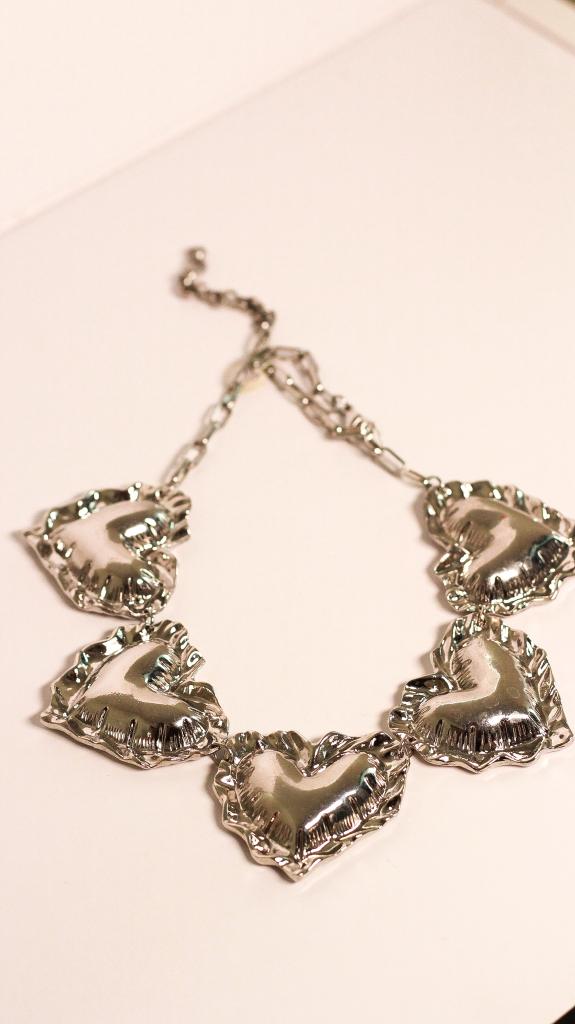 Collar Corazones Metálicos Plateados
